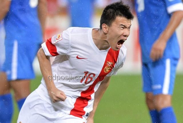 国足新星闪耀！王钰栋点射破门，他能撑起国足未来锋线？
